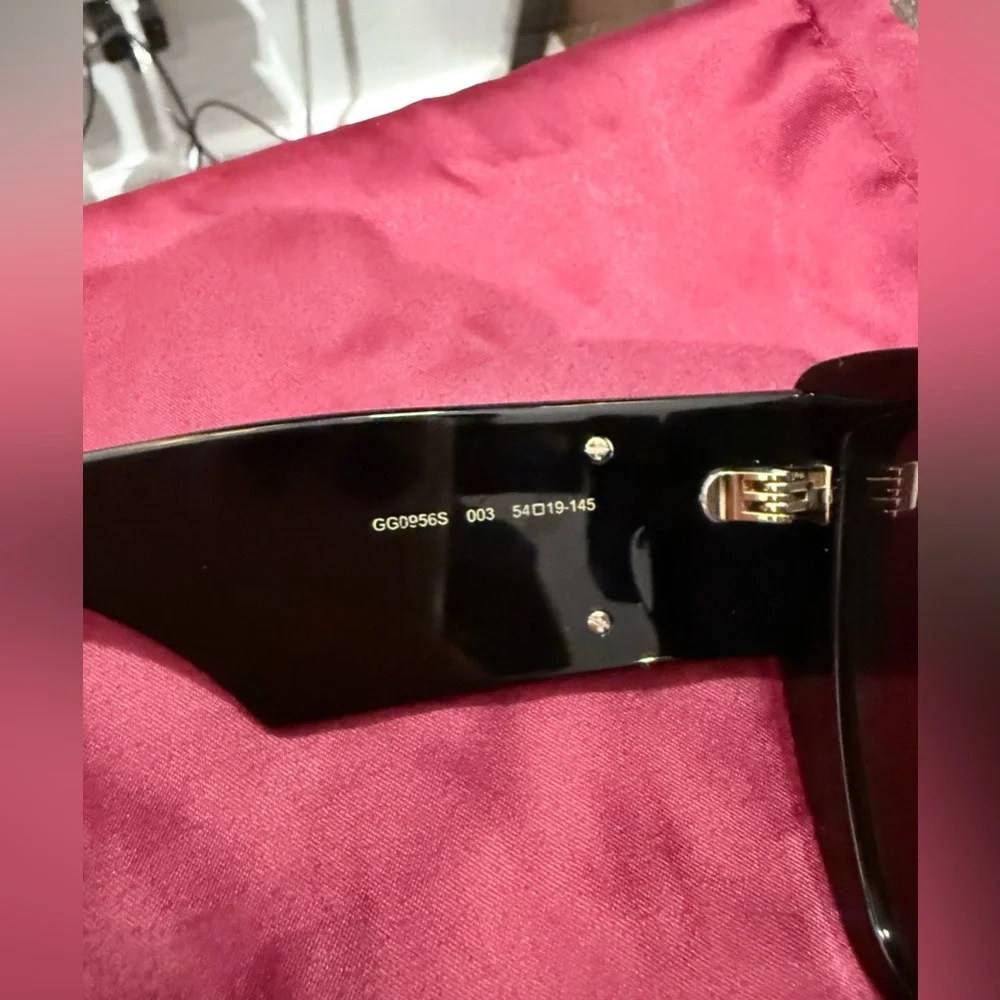 Gucci Sunglasses GG0956S - Picture 9 of 13
